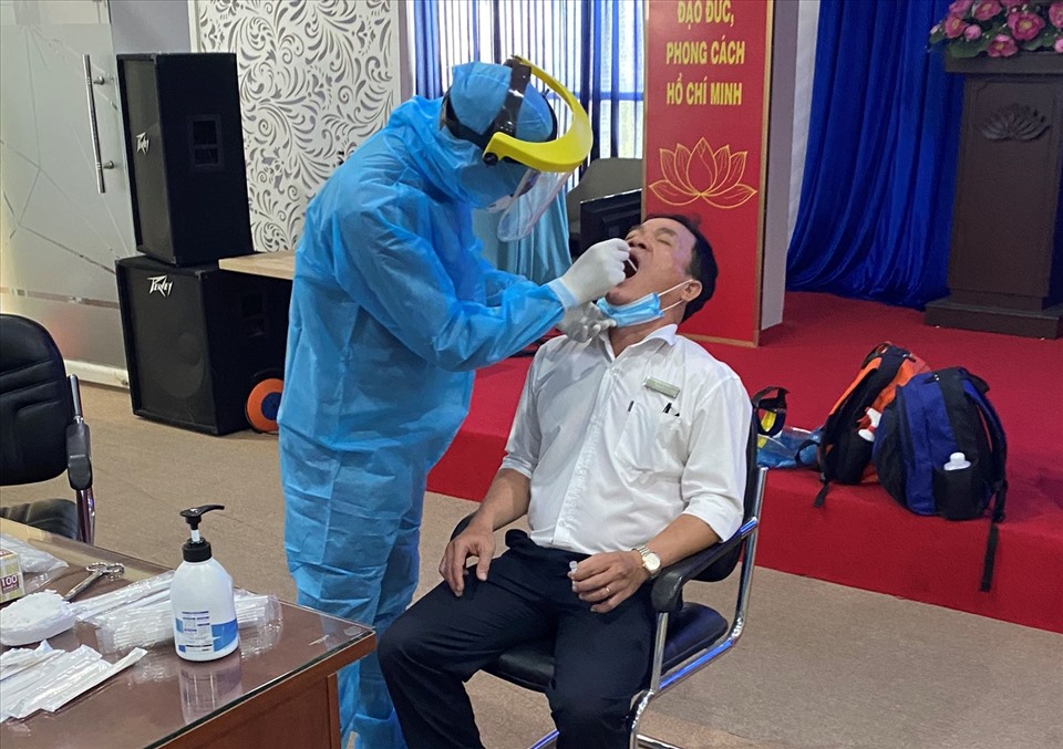 Collecting fees for COVID-19 tests proposed in Ho Chi Minh City